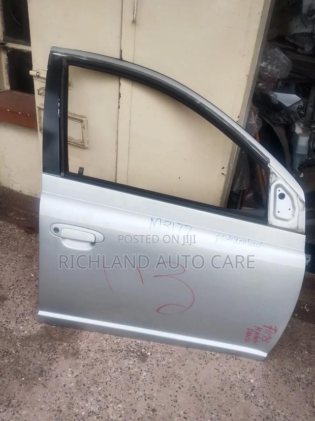Front Door Toyota Platz 2001 - thumbnail 2