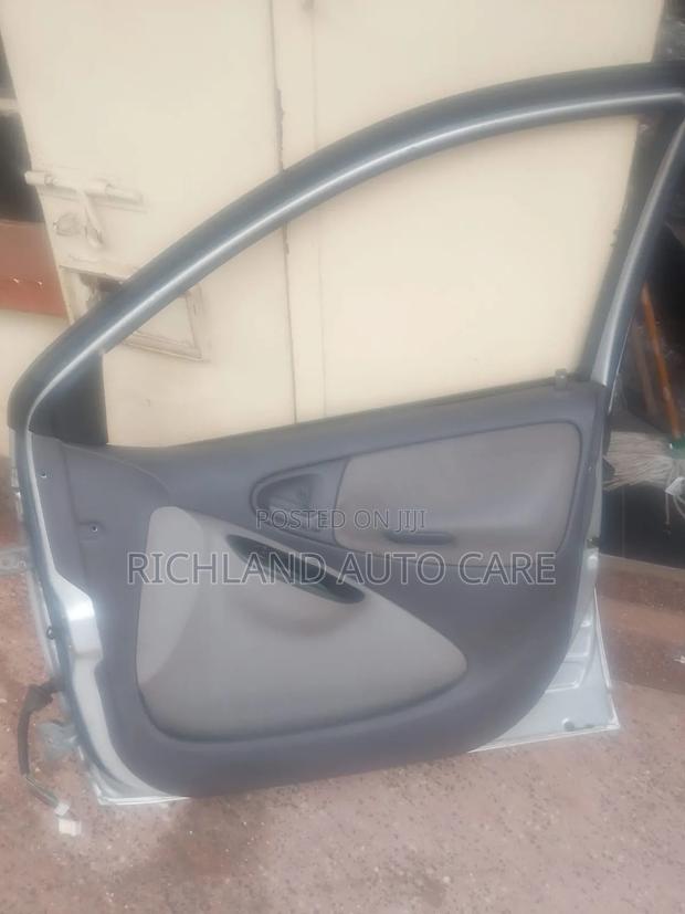 Front Door Toyota Platz 2001 - thumbnail 3