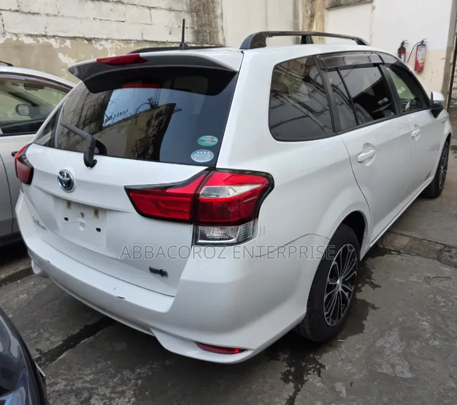 Toyota Corolla Fielder 2017 White