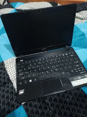 Laptop Acer AcerNote Light 4GB Intel Core M HDD+SSD 500GB