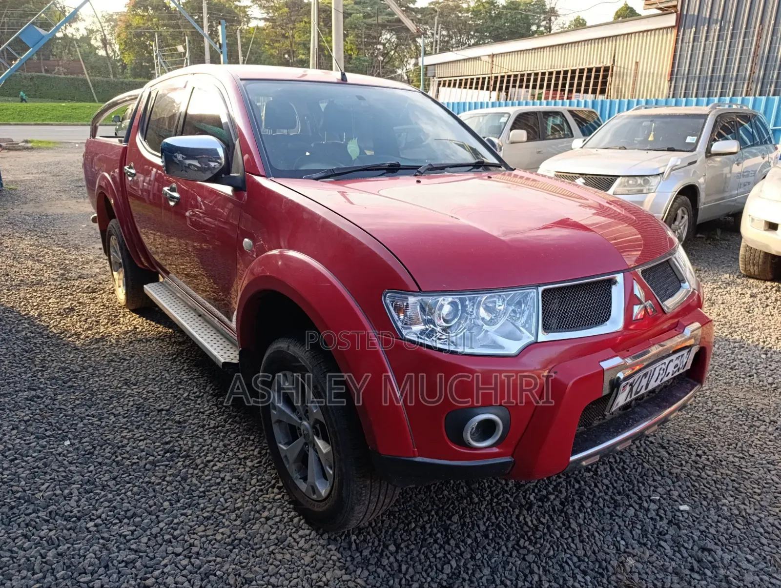Mitsubishi L200 2012 Red