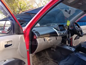 Mitsubishi L200 2012 Red