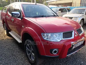 Mitsubishi L200 2012 Red