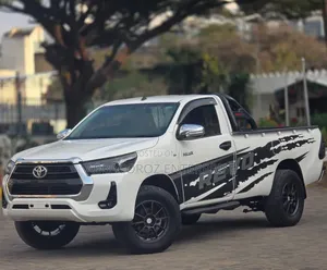 Toyota Hilux 2021 White