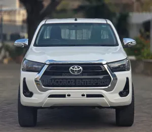 Toyota Hilux 2021 White