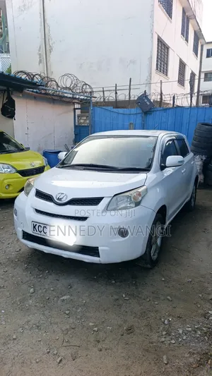 Toyota IST 2009 White
