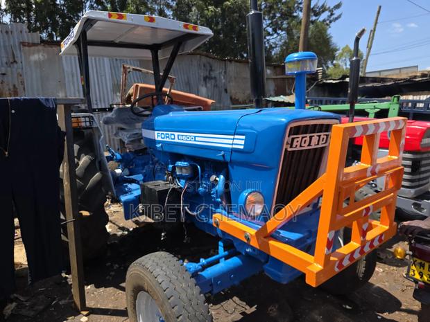 6600 Ford Tractor - thumbnail 2