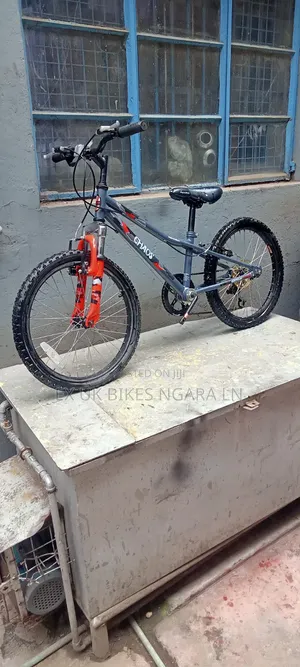 EX UK Size 20 APOLLO Bicycle for 6-7 Yr Old Kid