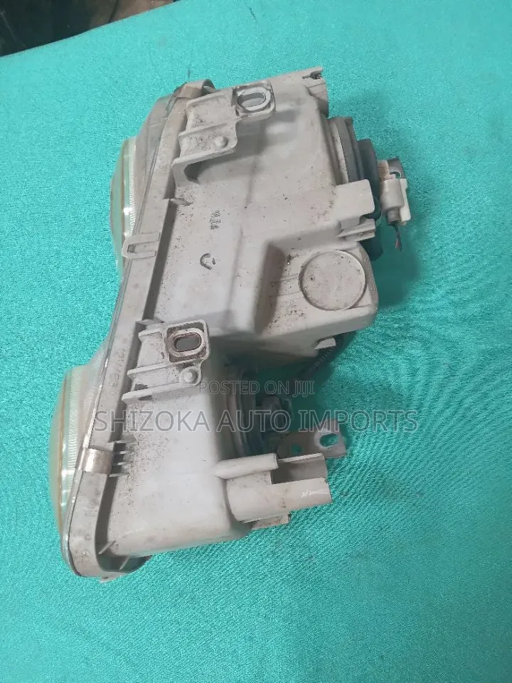 Headlight Assy Rh Honda Integra Db6 1995