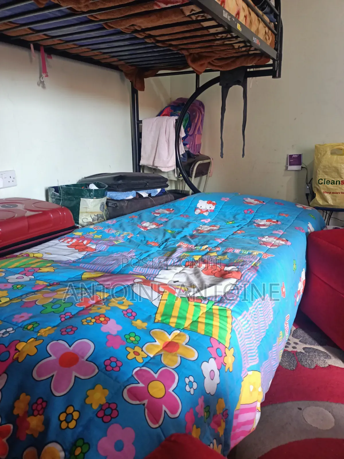 Strong Metallic Double Decker Bed