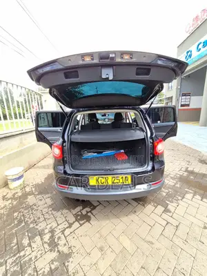 Volkswagen Tiguan S 2011 Black