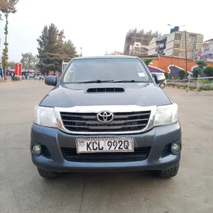 Toyota Hilux 2013 Gray