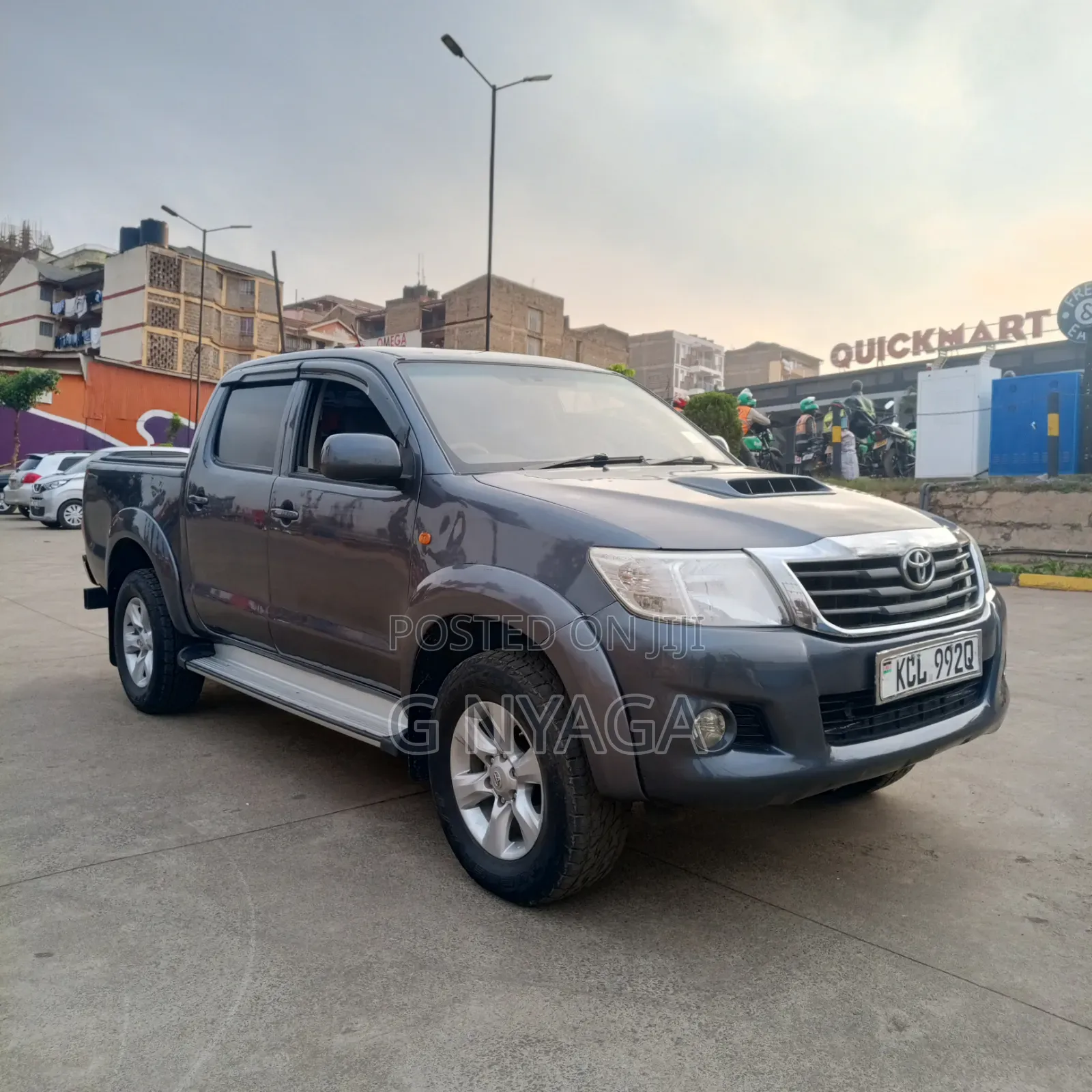 Toyota Hilux 2013 Gray