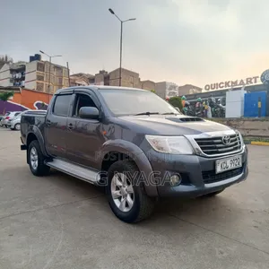 Toyota Hilux 2013 Gray