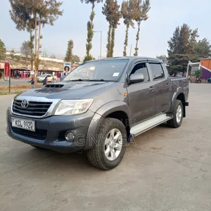 Toyota Hilux 2013 Gray
