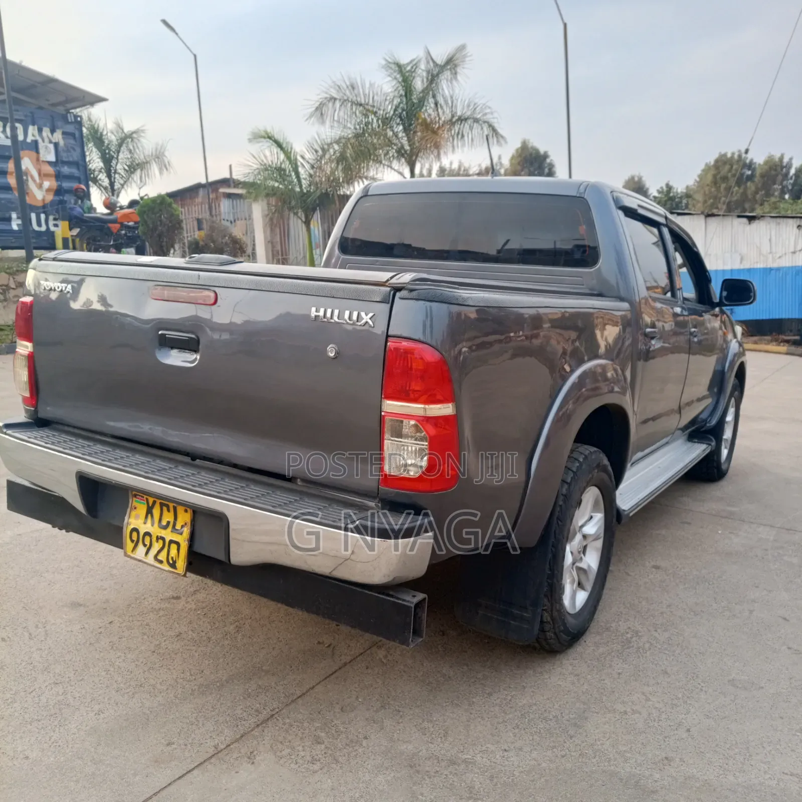 Toyota Hilux 2013 Gray