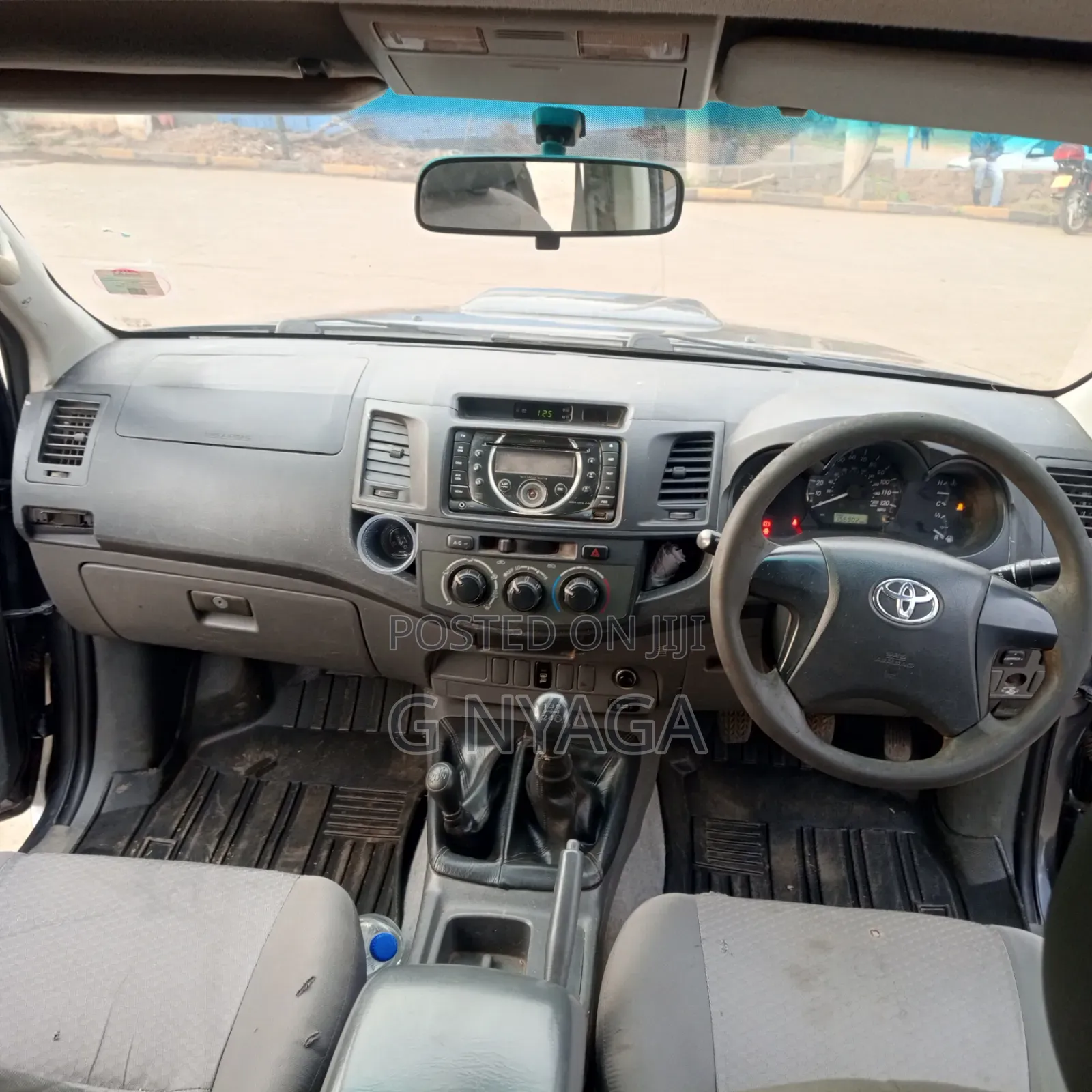 Toyota Hilux 2013 Gray