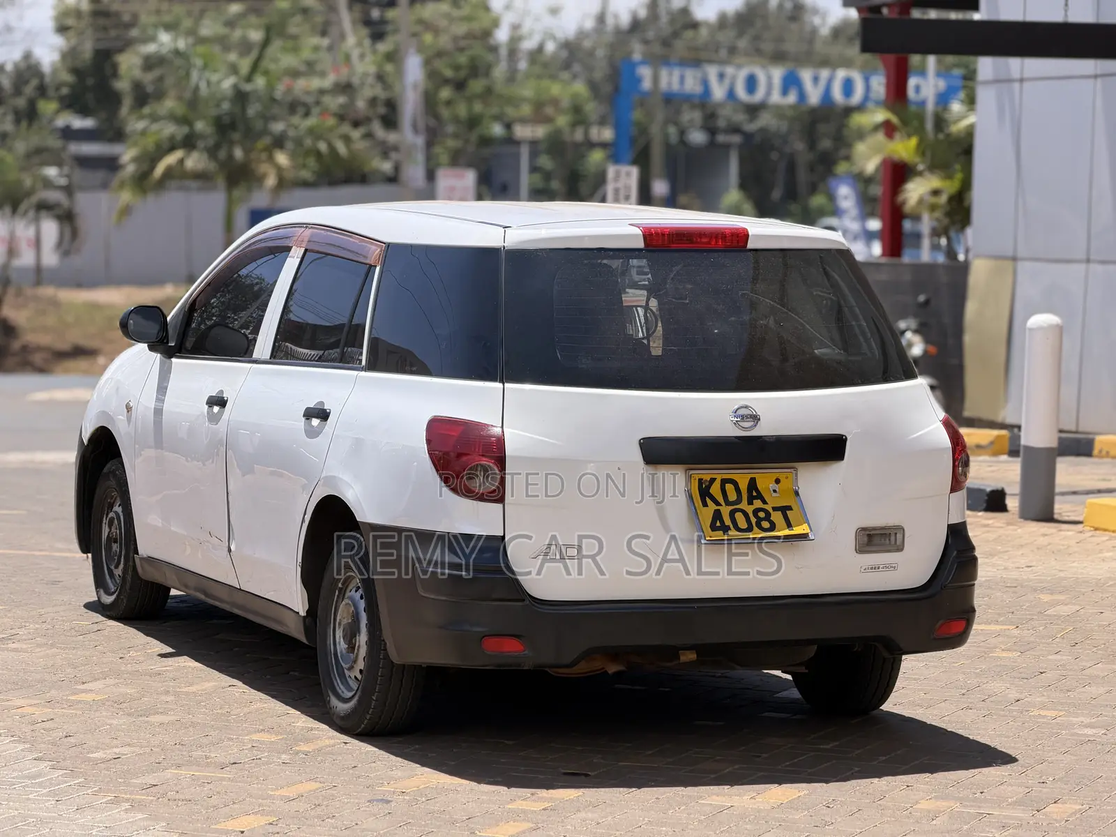 Nissan Advan 2014 White