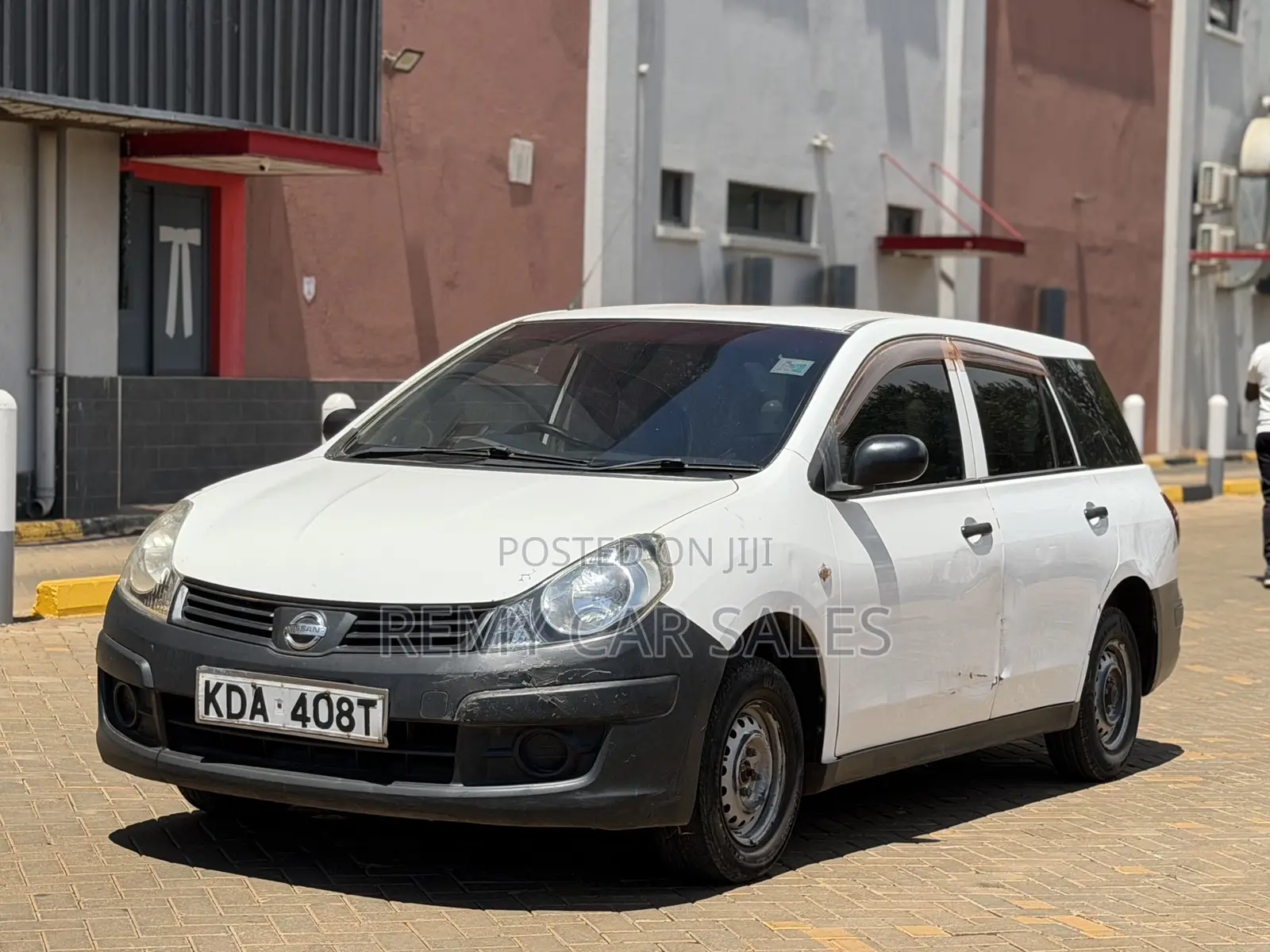 Nissan Advan 2014 White