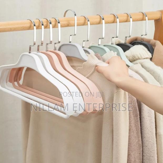 Thickened Nonslip Plastic Hangers. 10pcs Set - main view