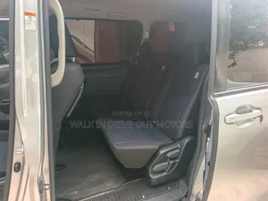 Toyota Noah 2020 Silver