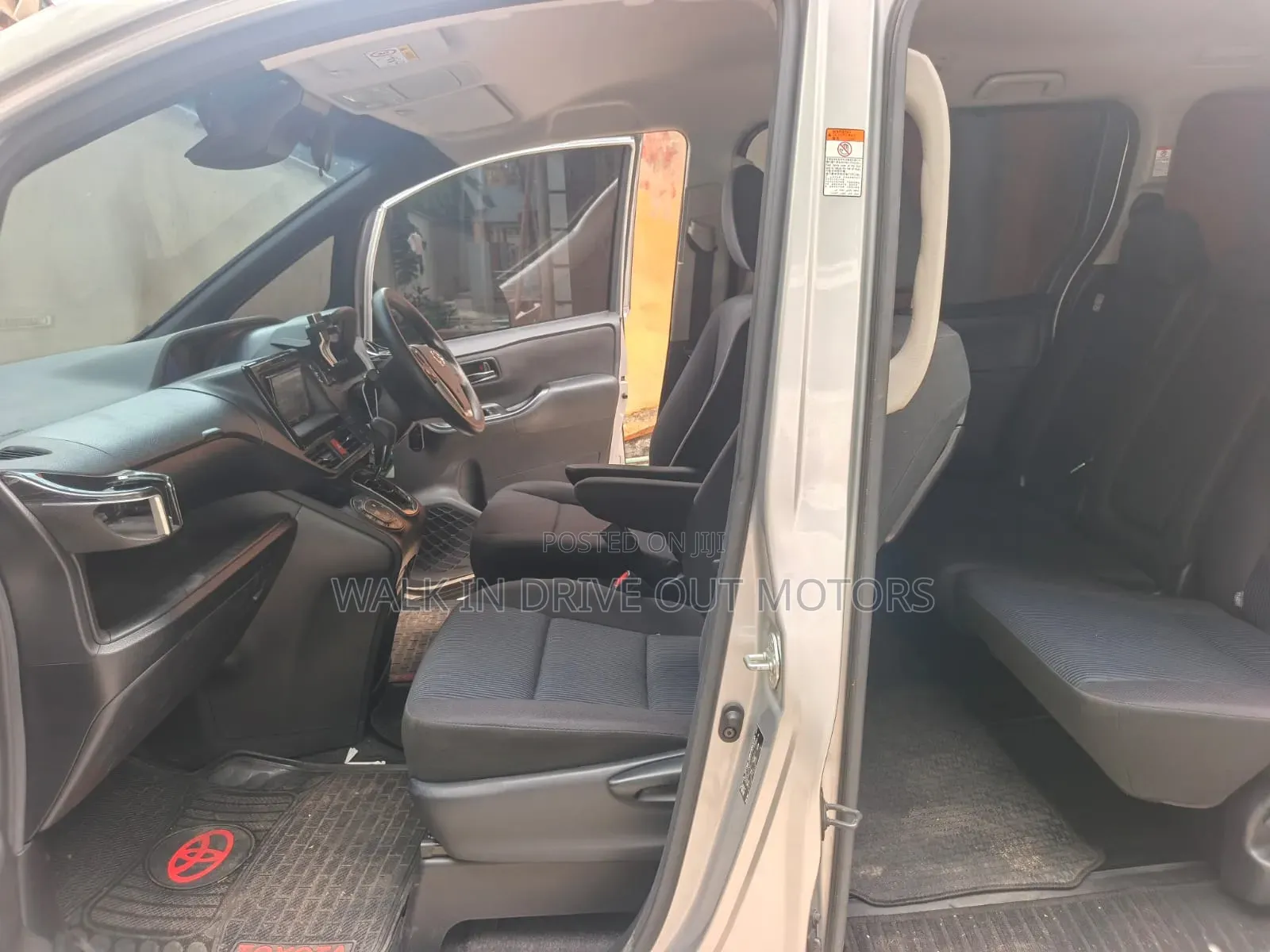 Toyota Noah 2020 Silver