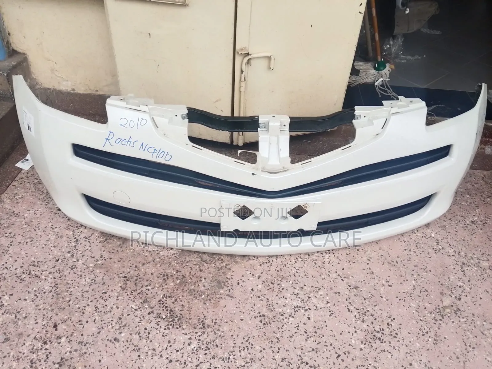 Front Bumper Toyota Ractis Ncp100
