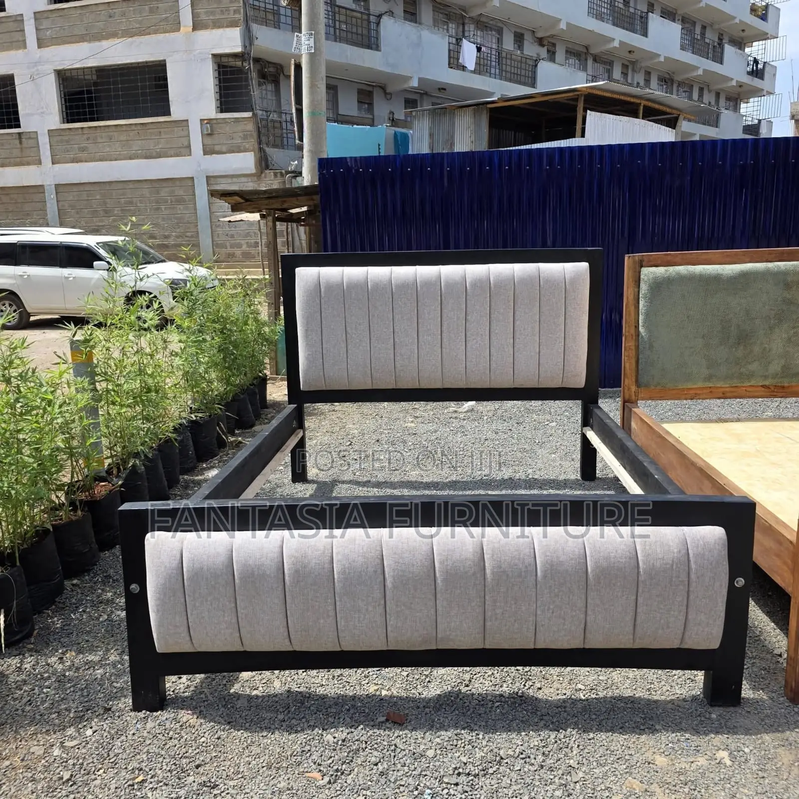 5x6 Classic Beige Tufted Mocket Bed: Free Delivery