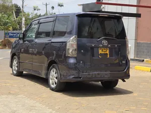 Toyota Voxy 2008