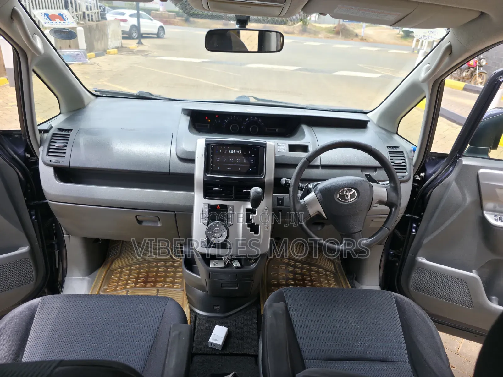 Toyota Voxy 2008