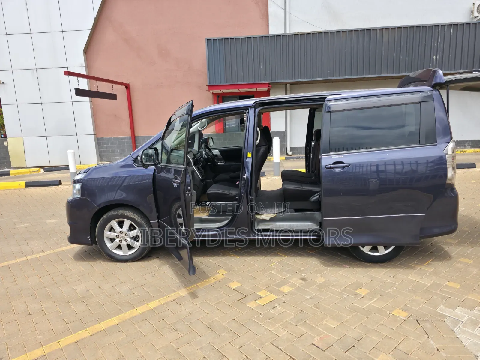 Toyota Voxy 2008