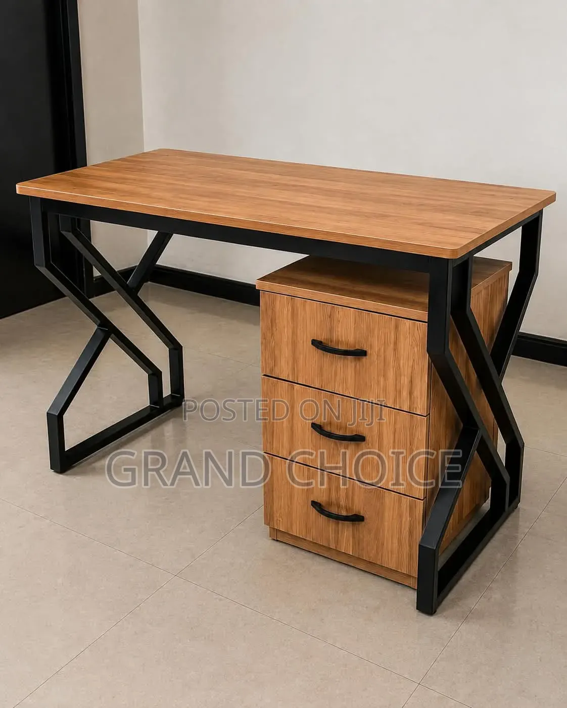 Executive Office Desk With 3-Drawer Pedestal