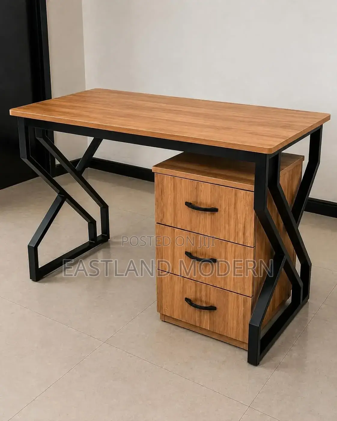 Executive Office Desk With 3-Drawer Pedestal