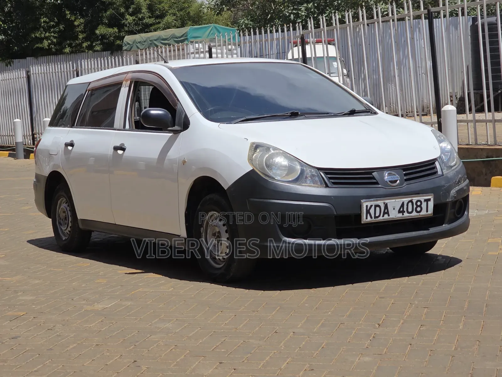 Nissan Advan 2013 White