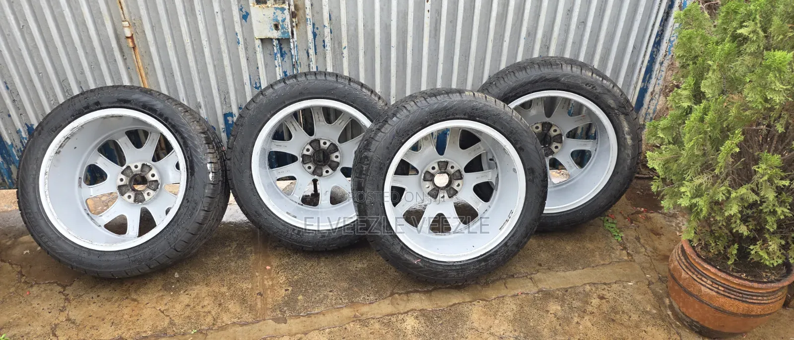 Alloy Rims & Tires (275/45 R19)