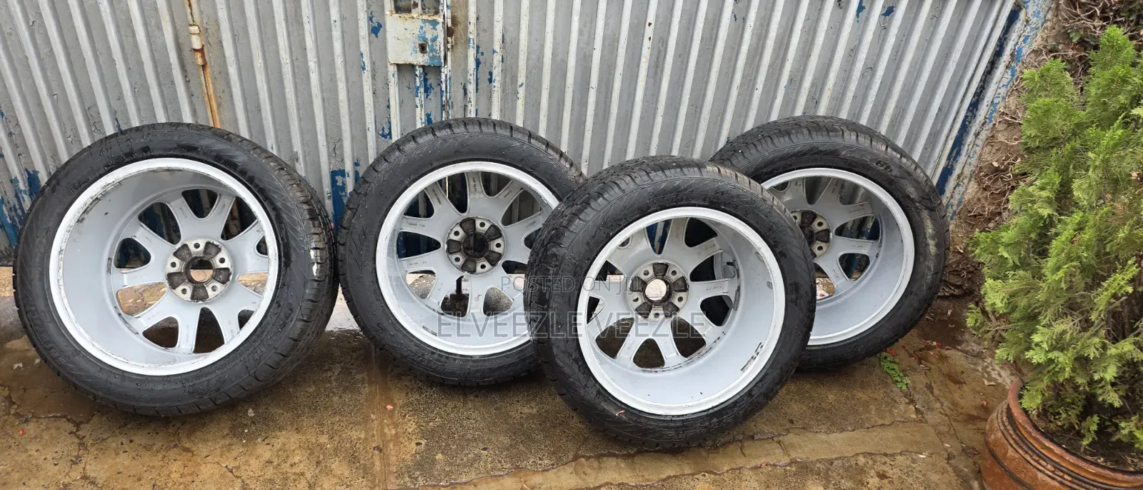 Alloy Rims & Tires (275/45 R19)