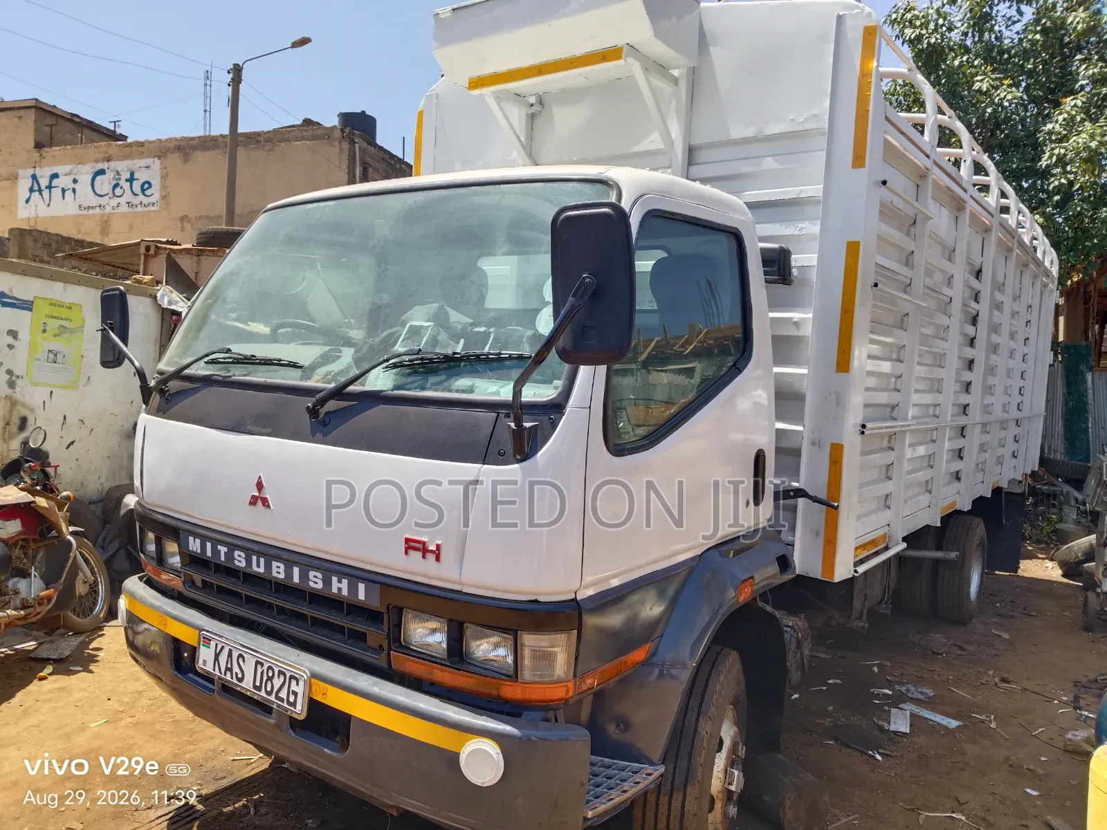 Mitsubishi FH 215 2009 White