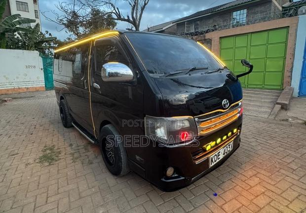 Toyota HiAce 2015 Black - thumbnail 3
