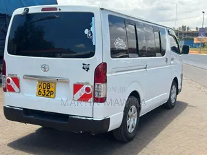 Toyota HiAce 2013 White