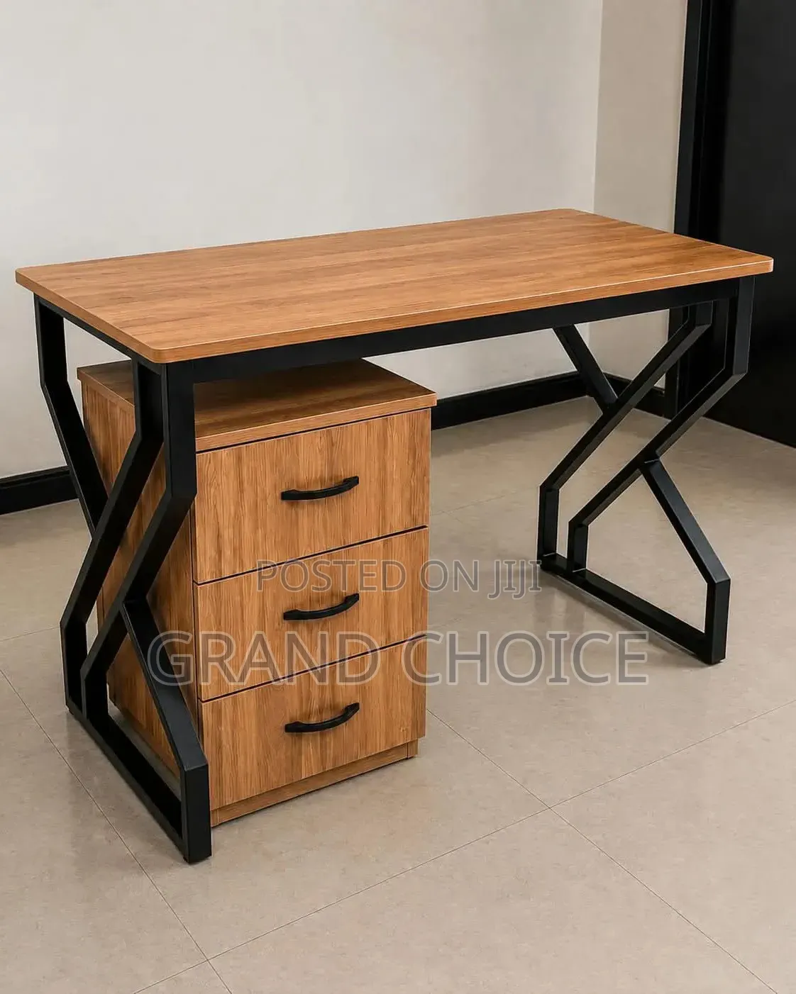 Executive Office Desk With 3-Drawer Pedestal