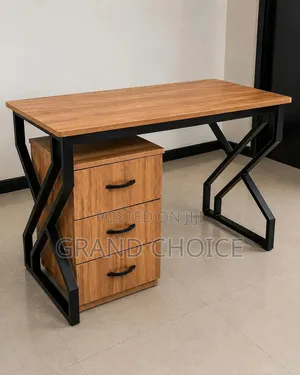 Executive Office Desk With 3-Drawer Pedestal