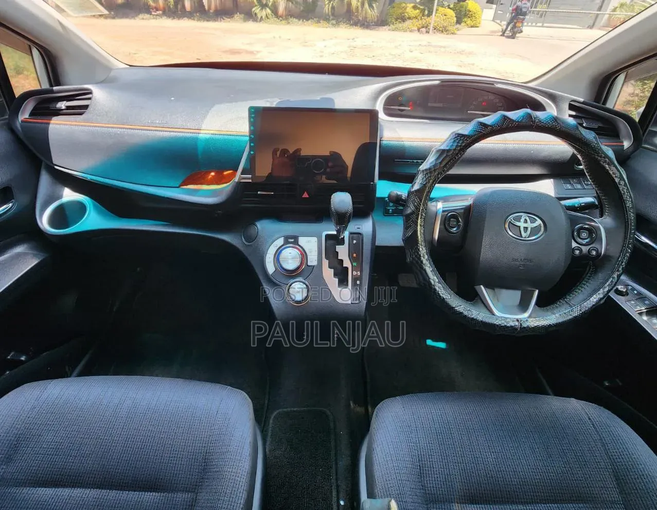 Toyota Sienta 2016 White