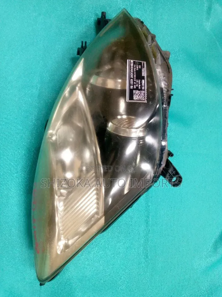 Headlight Assy Rh]toyota Isis Zgm15 2011