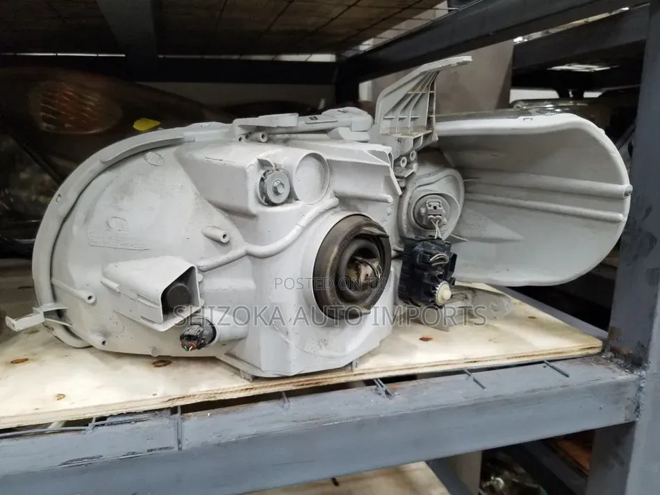 Headlight Assy Rh Toyota Porte 2012