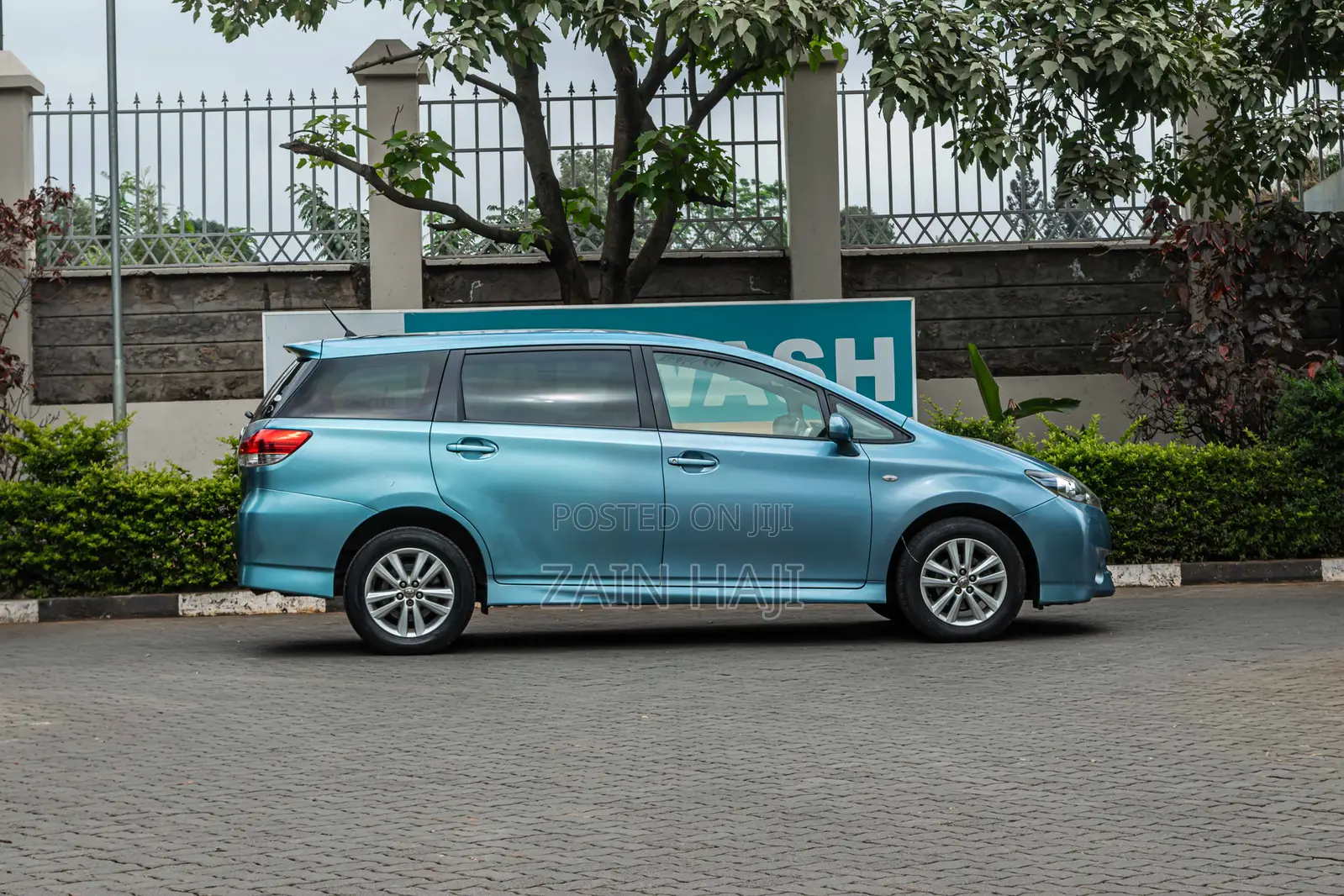 Toyota Wish 2011 Blue