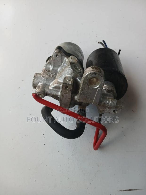 ABS Actuator Unit Toyota Prius - thumbnail 2