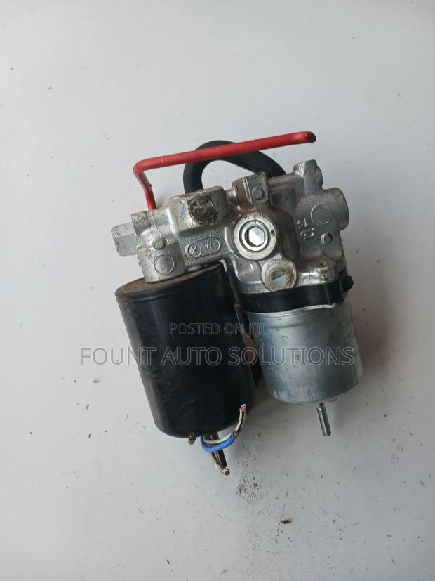 ABS Actuator Unit Toyota Prius - thumbnail 3