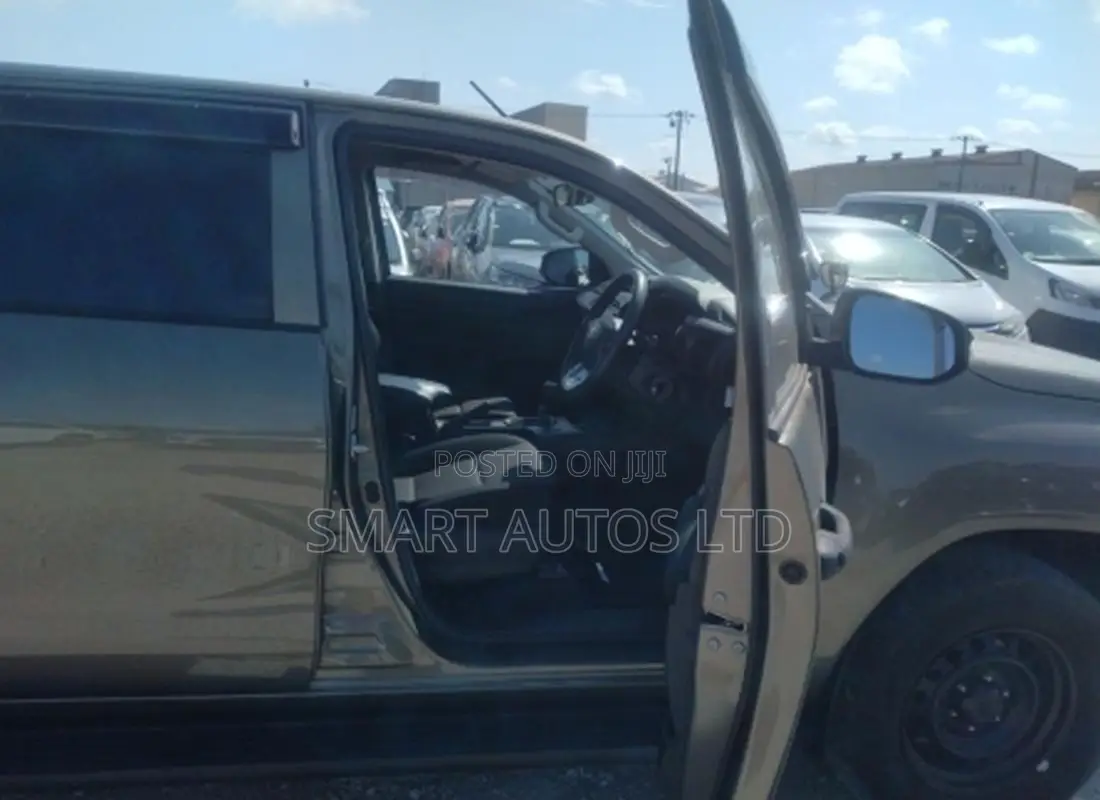 Toyota Hilux Revo Double Cab Deisel 2.4 AWD 2021 Gray