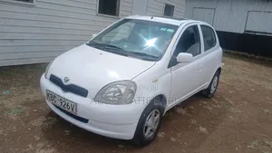 Toyota Vitz 2001 White