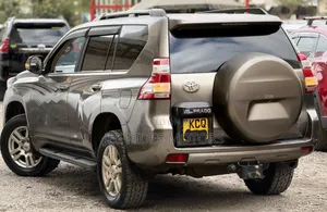 Toyota Land Cruiser Prado 2012 Gray